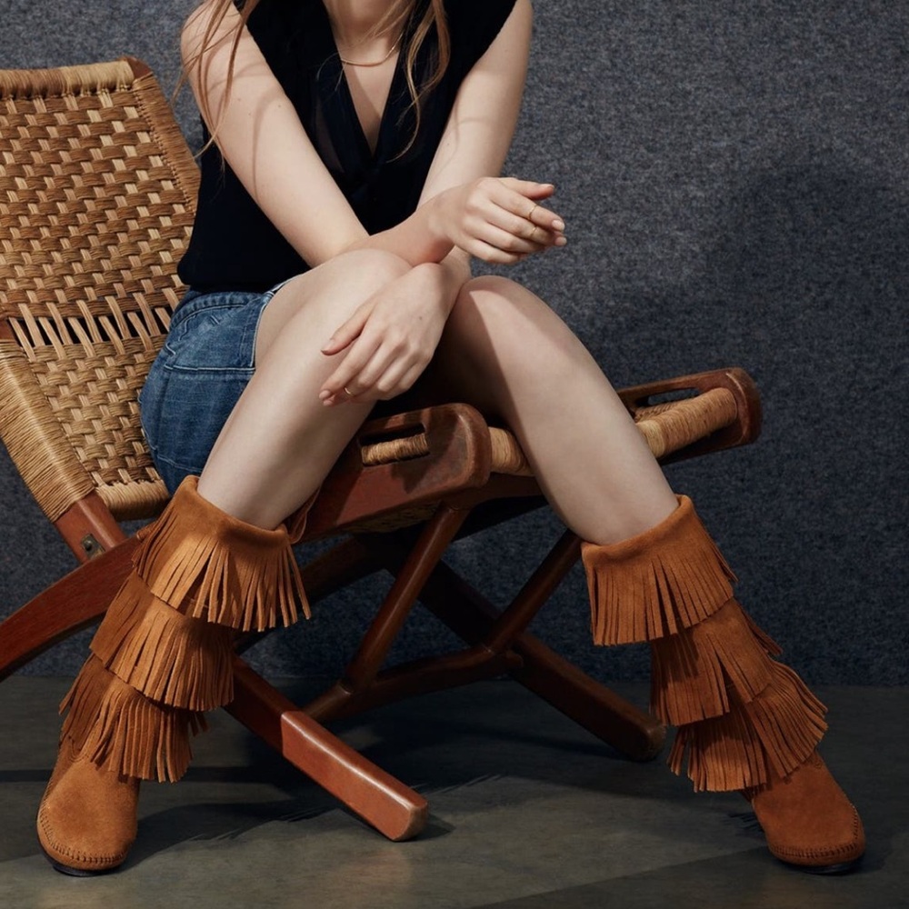 Minnetonka 3 layer fringe boot in brown suede size 8